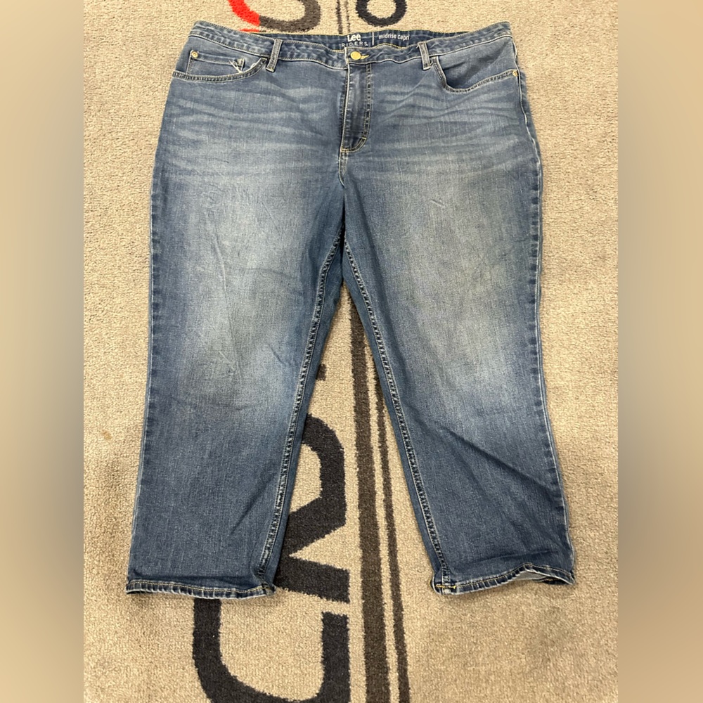 Lee midrise capris size 20 excellent condition